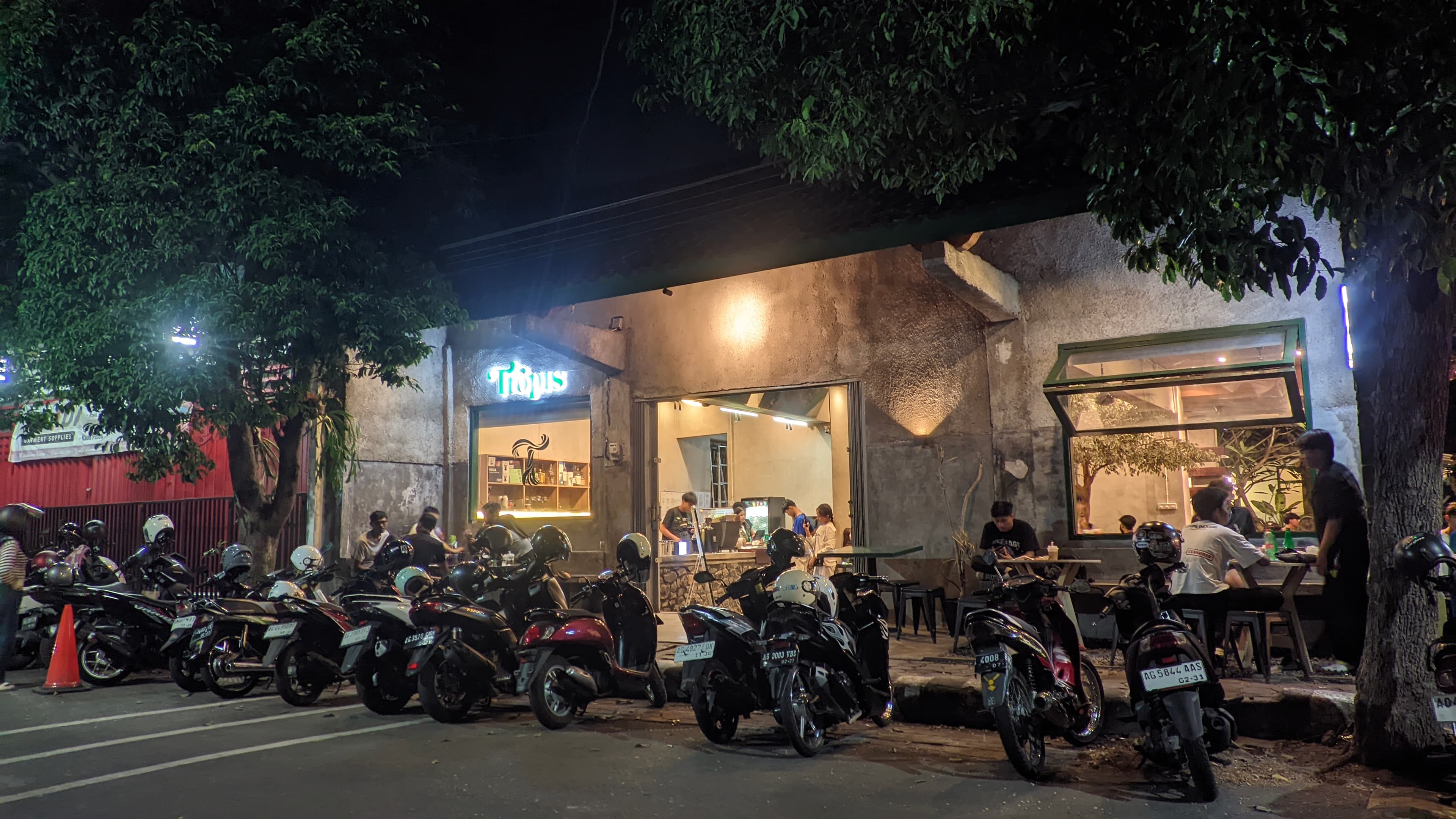Tropis Cafe & Resto